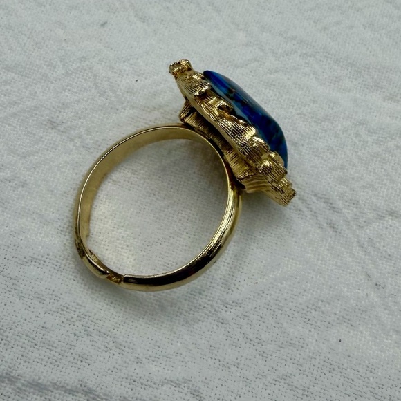 Vintage Stone ring set in Golds - Picture 4 of 5
